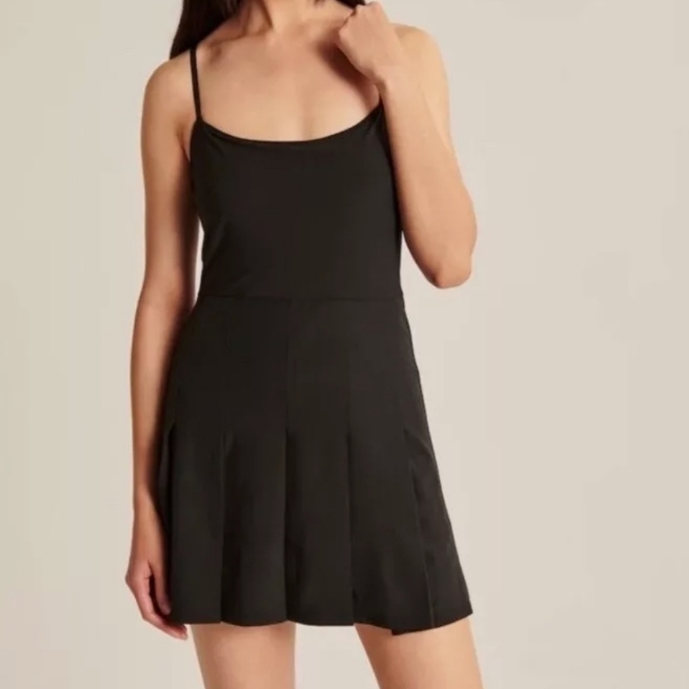 Abercrombie Traveler Dress Pleated